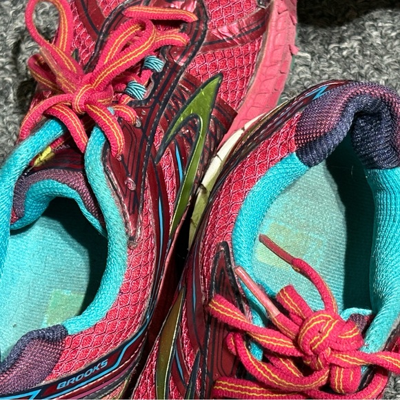 Assorted Women's Boots Collection - Picture 4 of 16